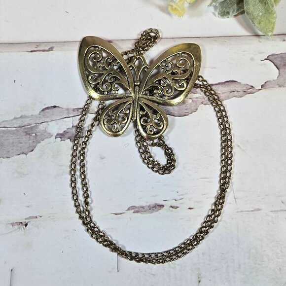 🦋 Brass Butterfly Pendant Necklace • Filigree Wings • Boho Vintage Styl - Picture 3 of 6